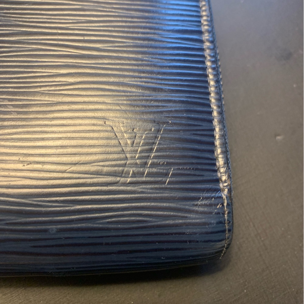 LV Epi long zippy wallet